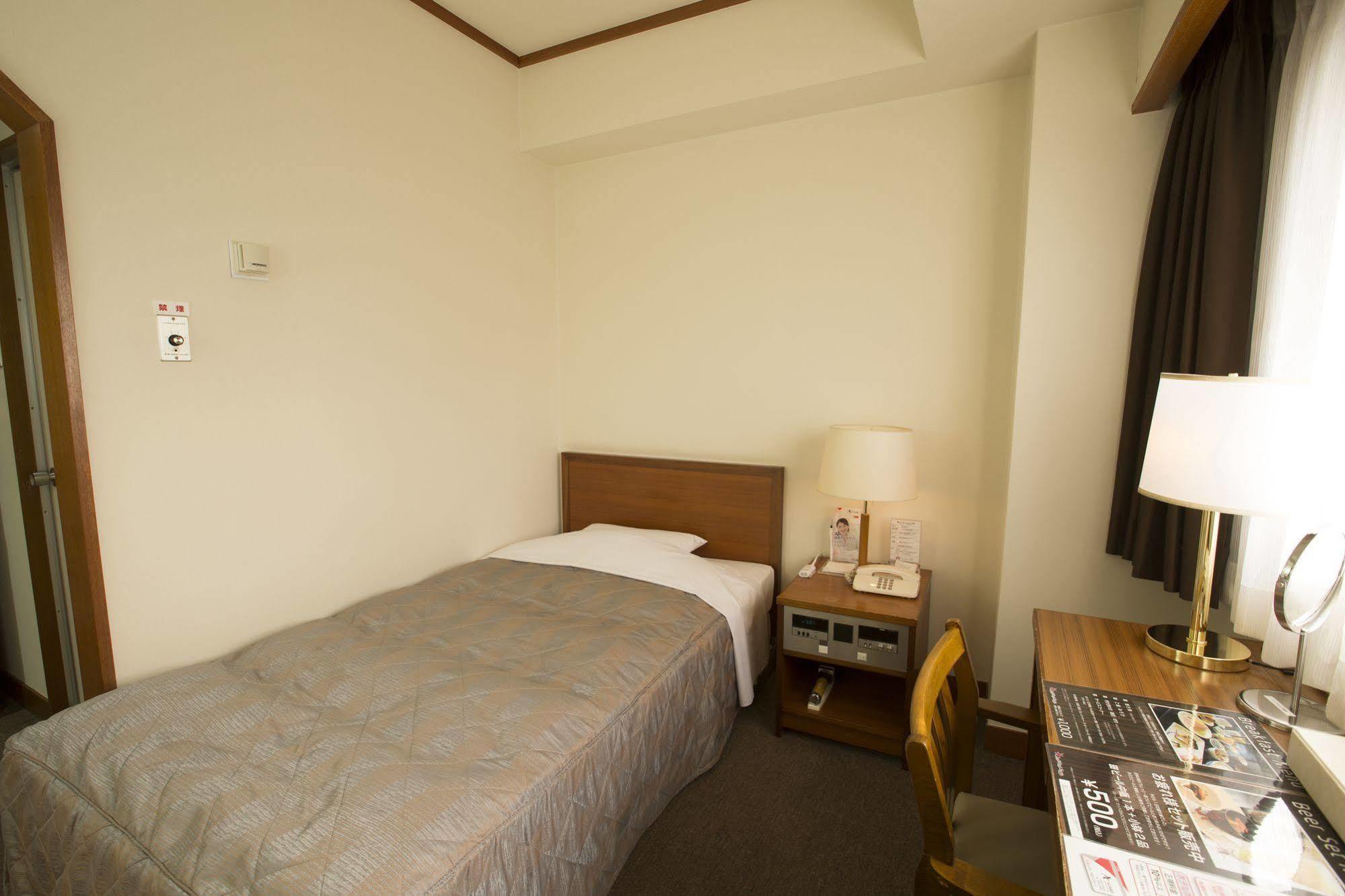 Maple Inn Makuhari Тиба Экстерьер фото